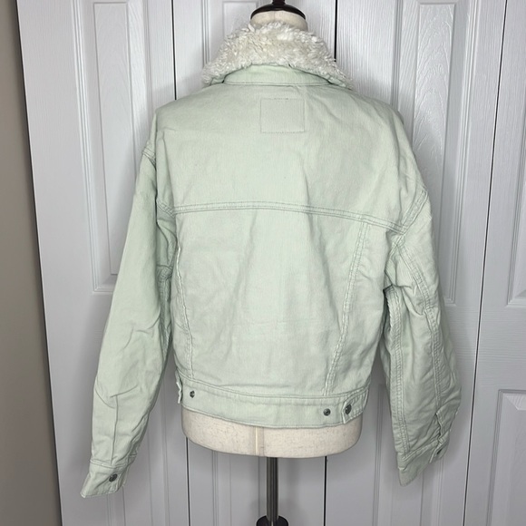 LEVI’S Sherpa Baby Baggy Cropped Trucker Jacket, NWT - Picture 4 of 12